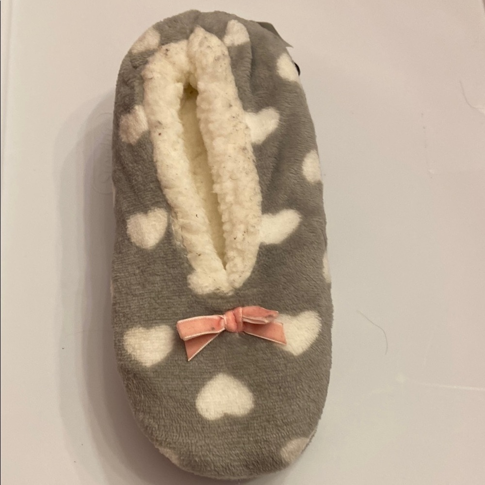 Memory Foam Cozy Gray and White Hearts Ladies Slippers NWT - Picture 3 of 6